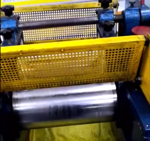 開煉機配置安全急停防護柵視頻